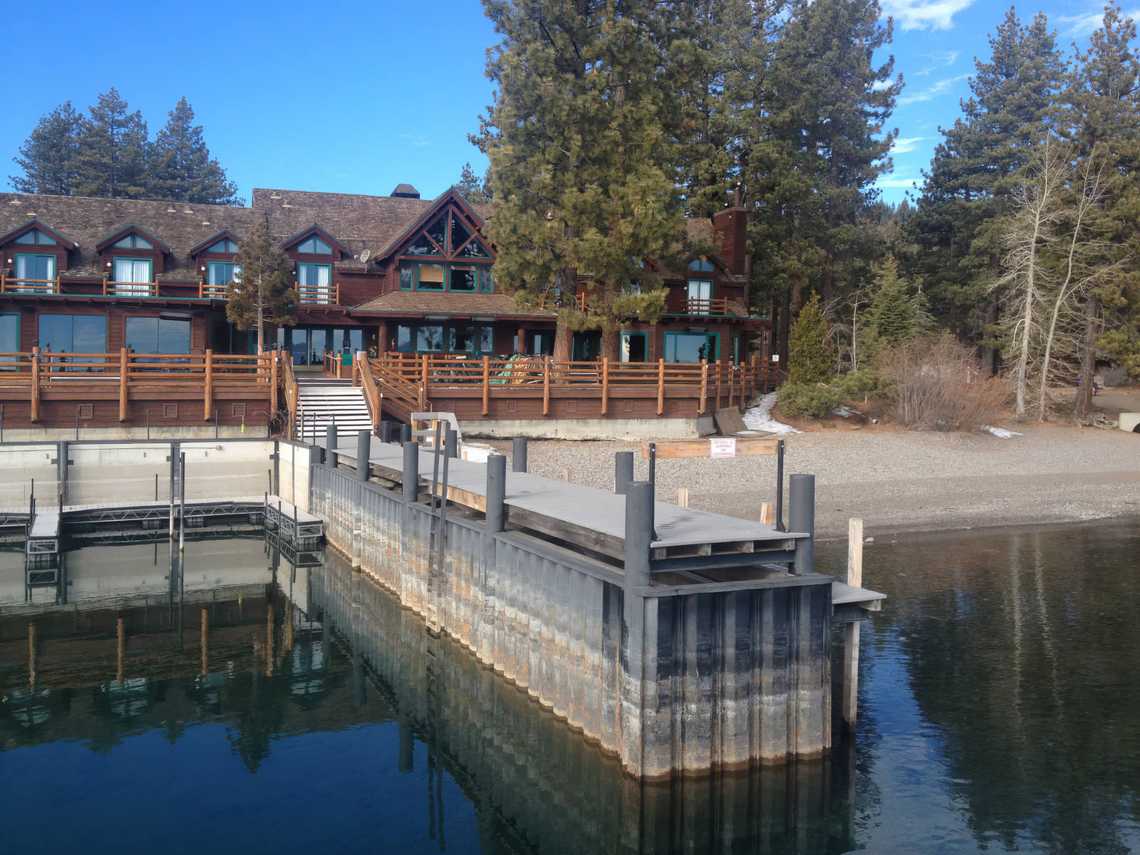 Sunnyside Resort Tahoe has a restaurant and bar