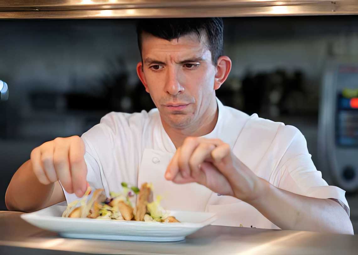 Jumeirah_Carlton_Tower_-_The_Rib_Room_head_chef_Ian_Rudge