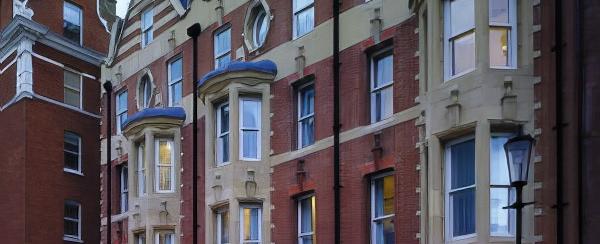 Top 7 Reasons to Stay at London Pied-à-Terre Phoenix House