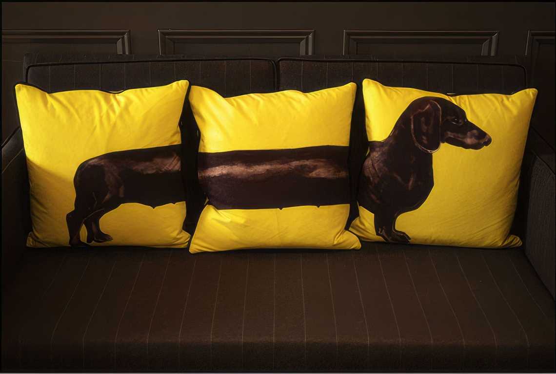 mandeville-hotel-dog-pillows